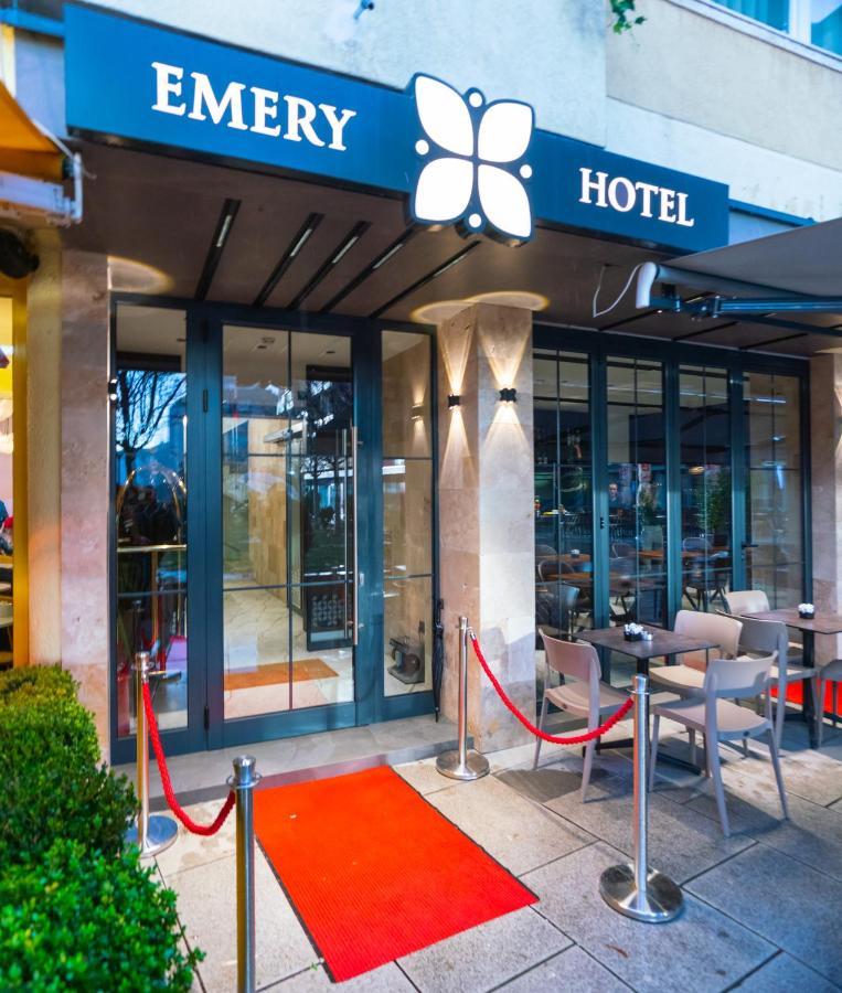 Emery Hotel Пристина Екстериор снимка