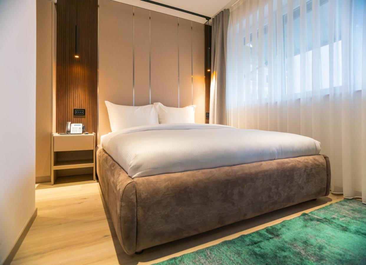 Emery Hotel Пристина Екстериор снимка