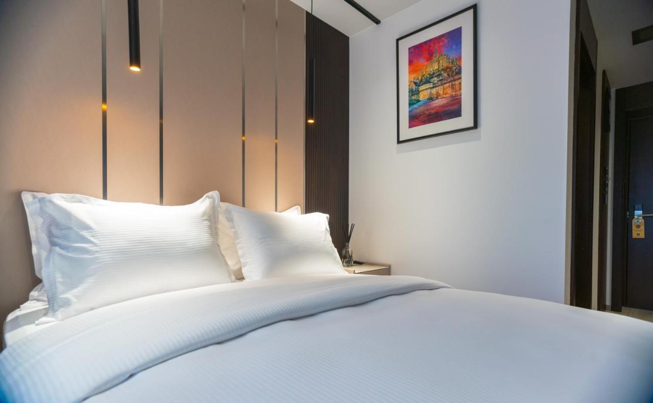 Emery Hotel Пристина Екстериор снимка