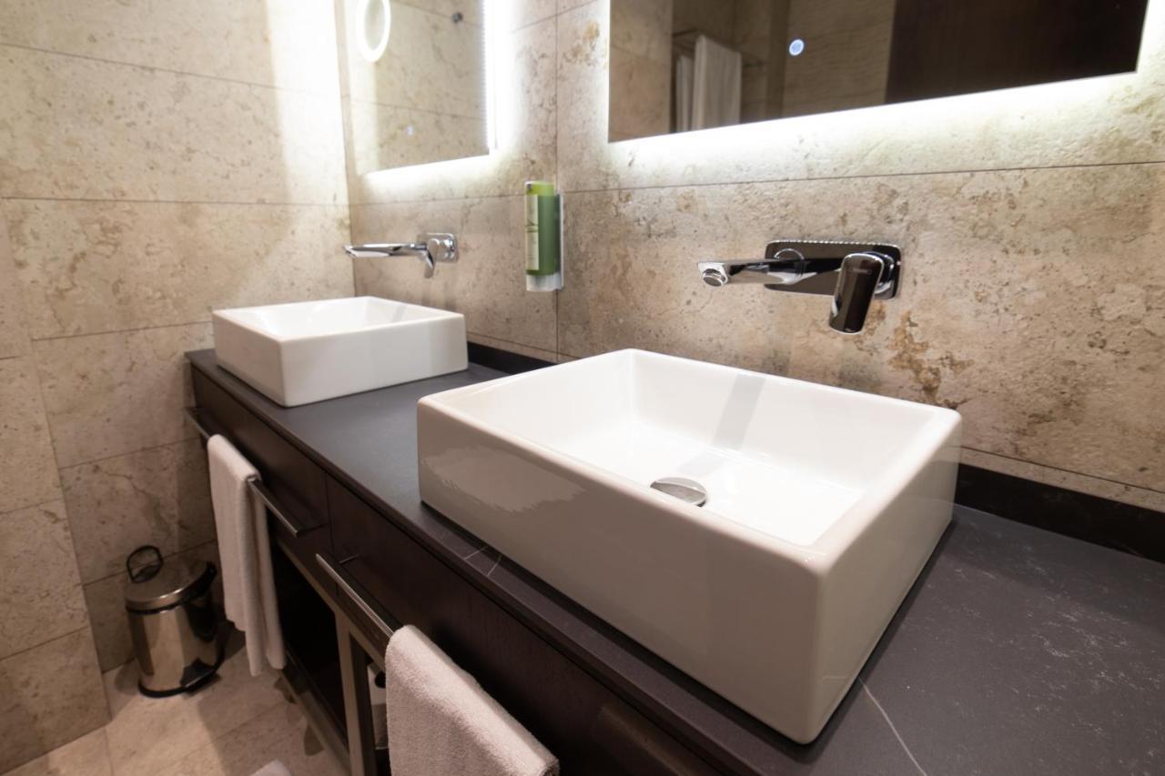 Emery Hotel Пристина Екстериор снимка