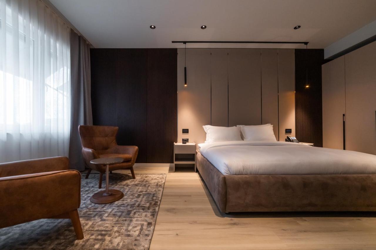 Emery Hotel Пристина Екстериор снимка