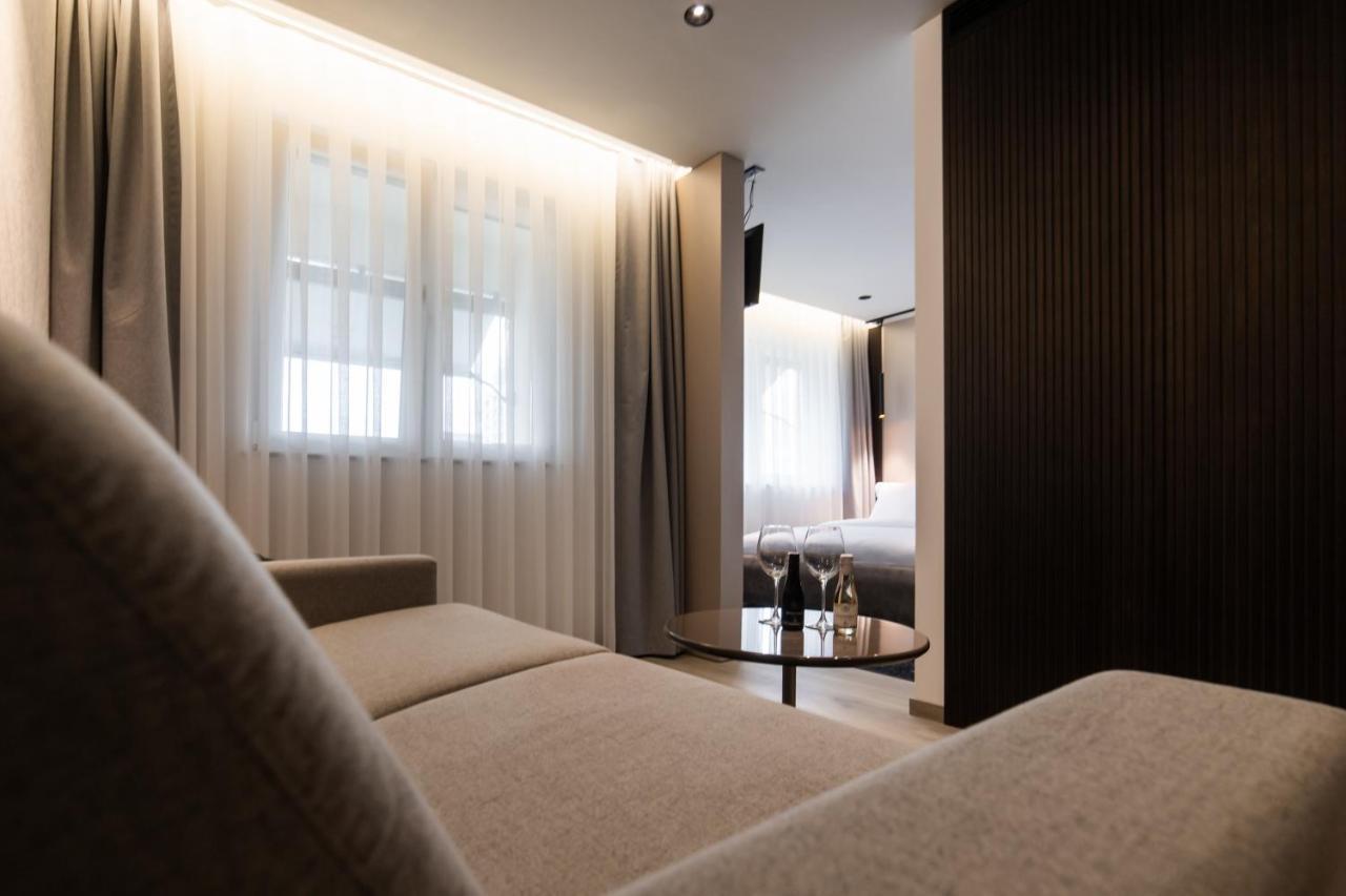 Emery Hotel Пристина Екстериор снимка
