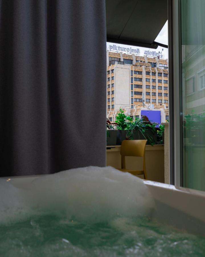 Emery Hotel Пристина Екстериор снимка