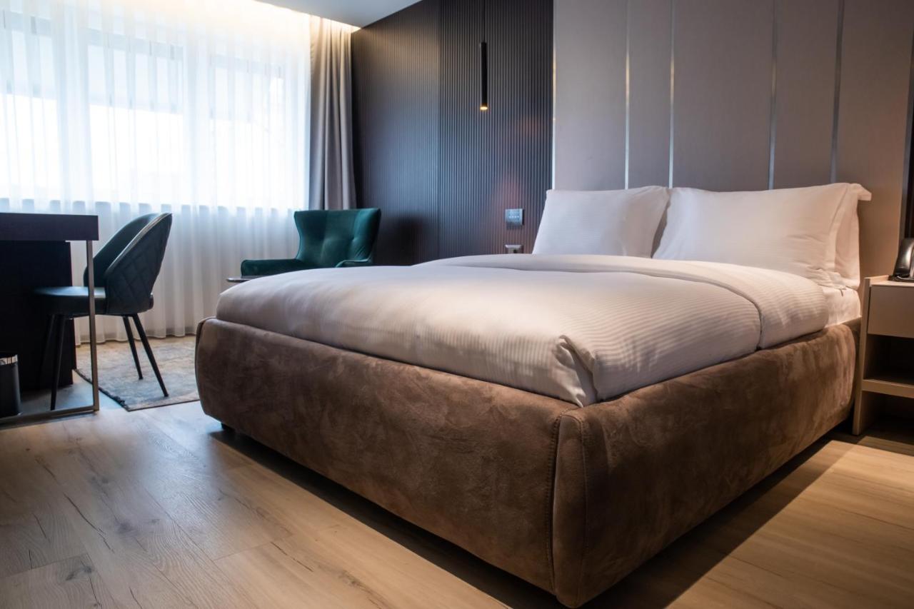 Emery Hotel Пристина Екстериор снимка