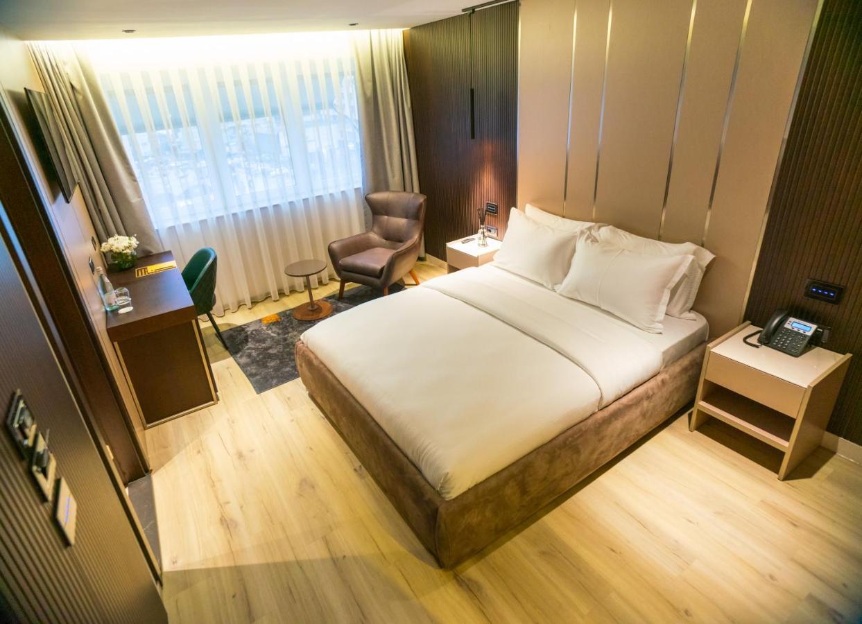 Emery Hotel Пристина Екстериор снимка