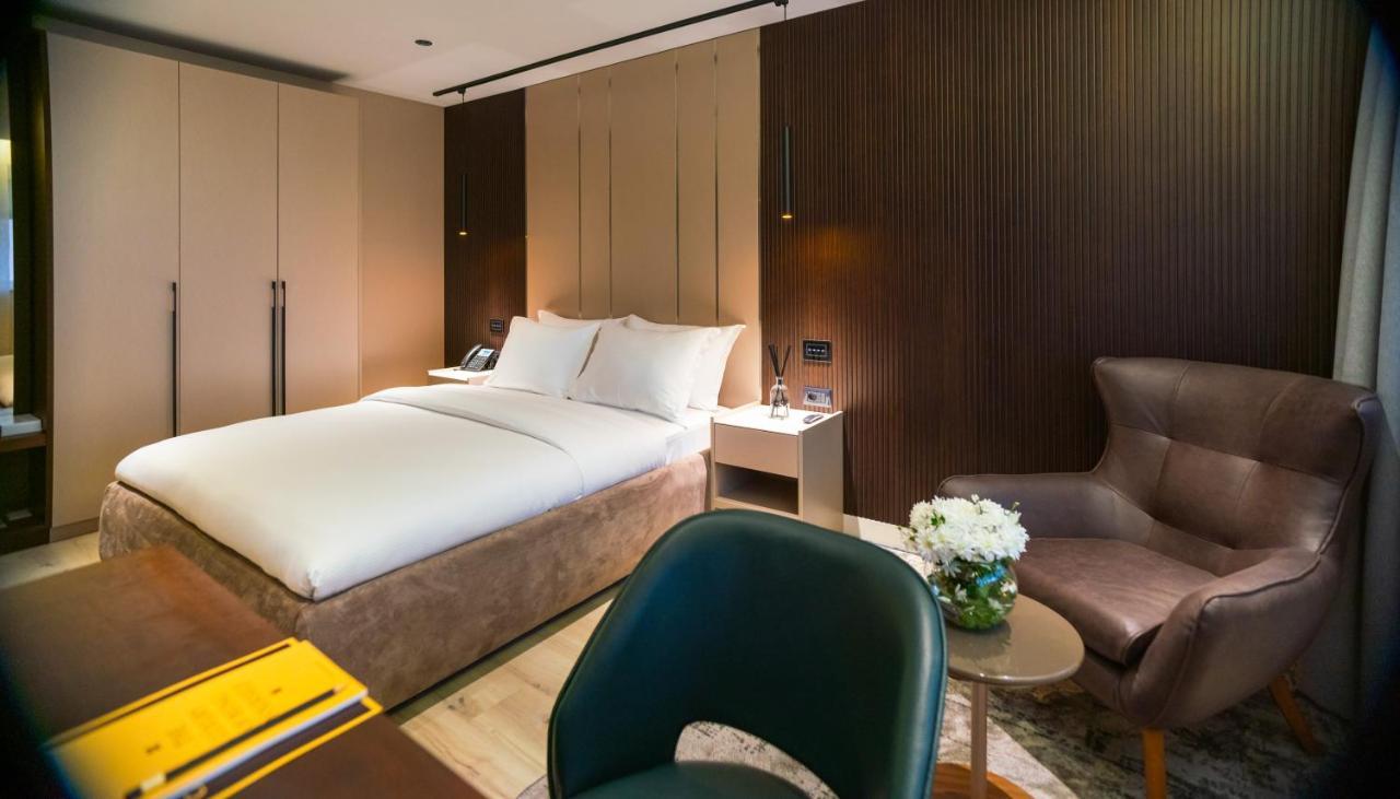 Emery Hotel Пристина Екстериор снимка