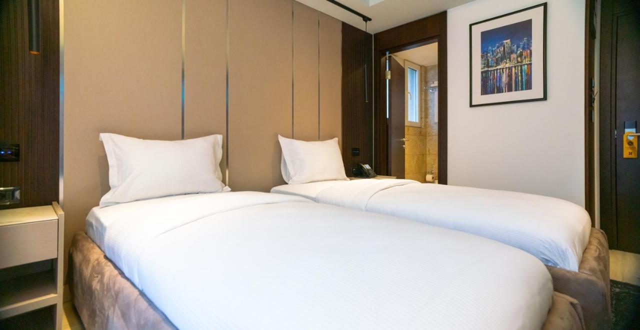 Emery Hotel Пристина Екстериор снимка