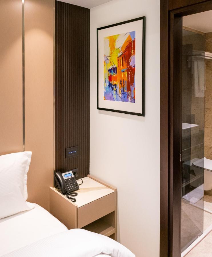 Emery Hotel Пристина Екстериор снимка
