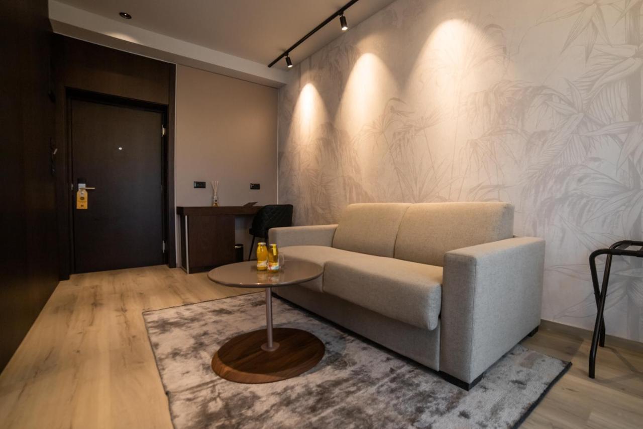 Emery Hotel Пристина Екстериор снимка
