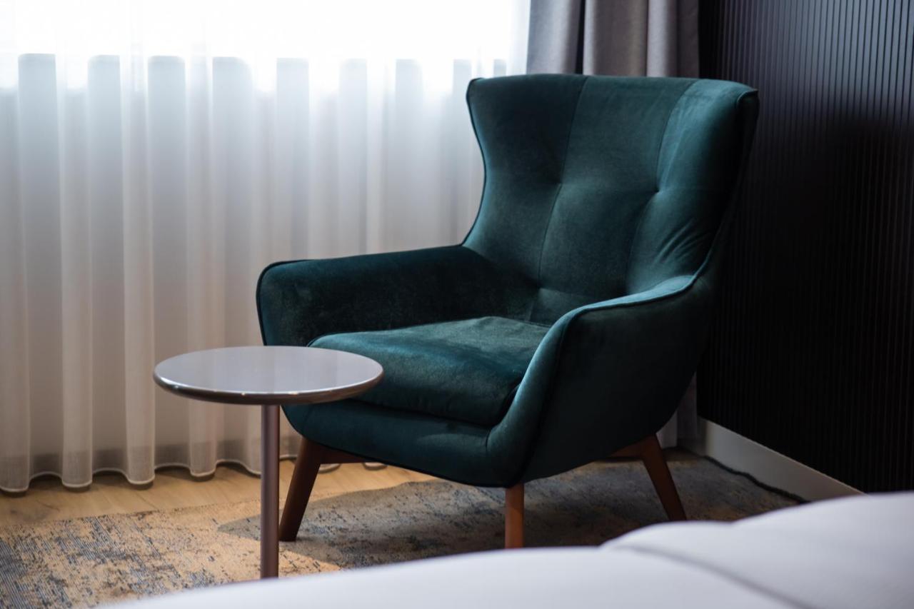 Emery Hotel Пристина Екстериор снимка